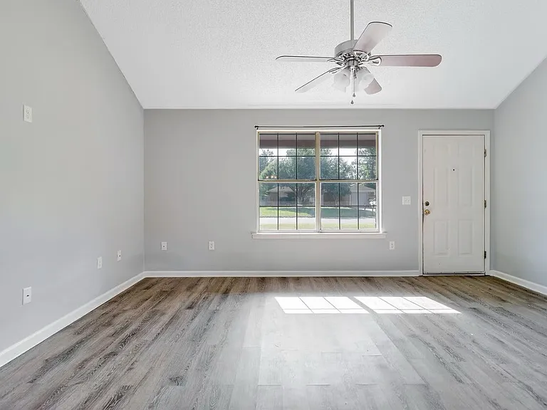 1232 Pineridge Way — Photo 16