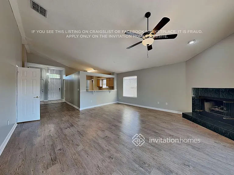 12258 Sutton Estates Cir W — Photo 2