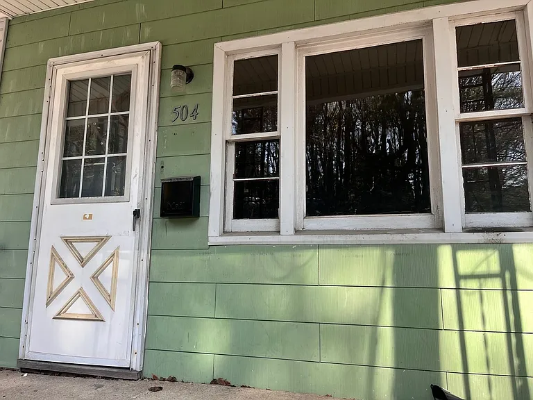 504 Laurel St — Photo 2