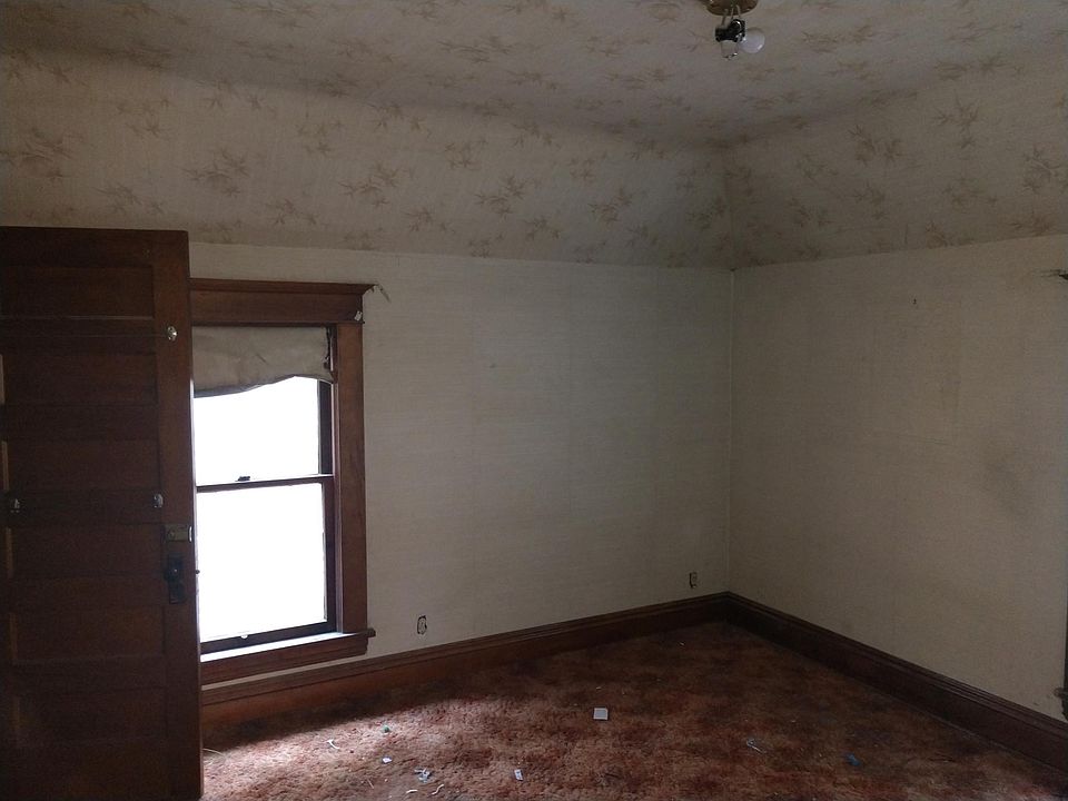 2nd image of 2708 Humboldt Ave N