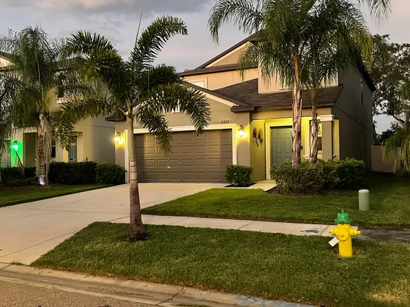 5221 White Chicory Dr, Apollo Beach, FL 33572