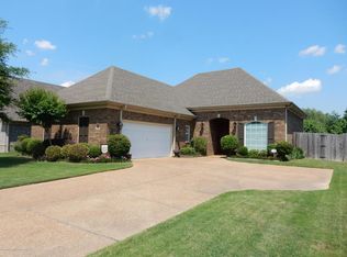 3488 Champion Hills Dr, Southaven, MS 38672