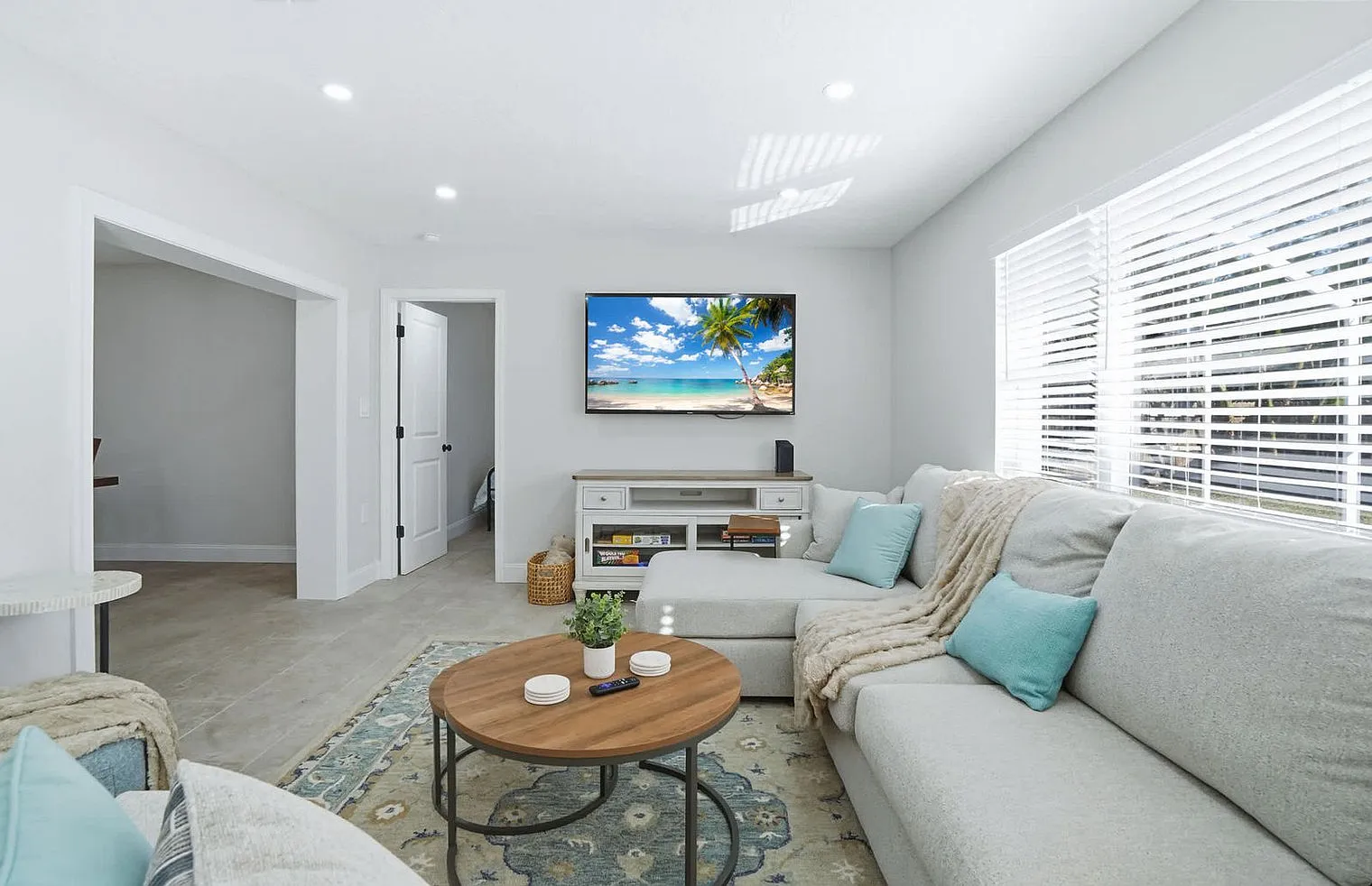 4 bed, 2.0 bath, $6,131 — Photo 4