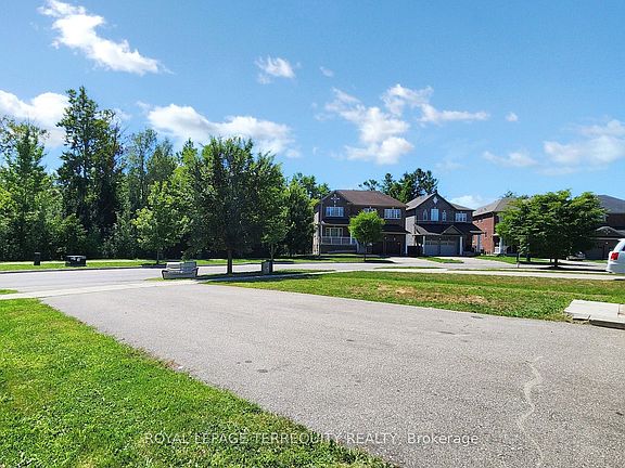 4th image of 28 Richmond Park Dr