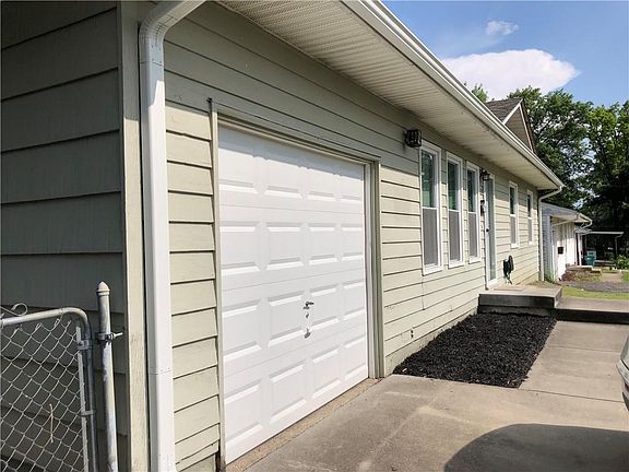 4th image of 519 15th Street Ter