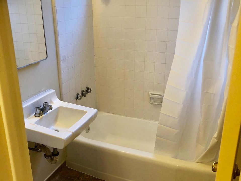 2nd image of 327 Stepney St APT 2