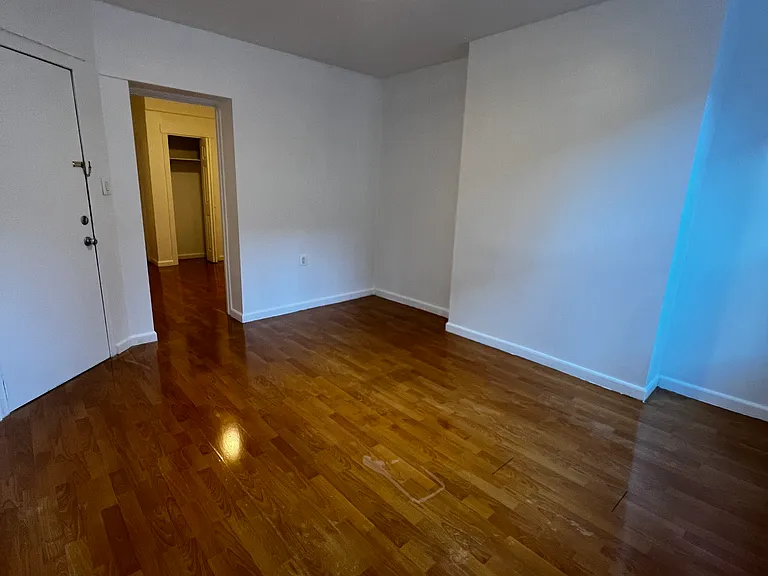 349 Grove St #3R — Photo 4