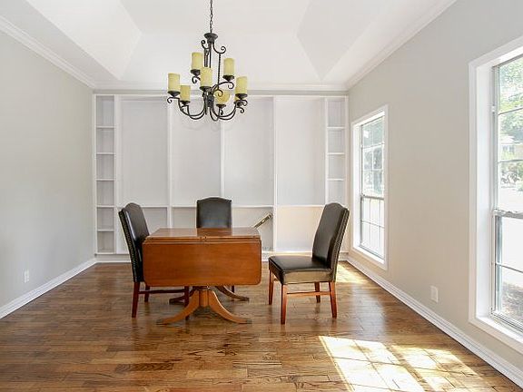 3rd image of 329 Normandy Ave