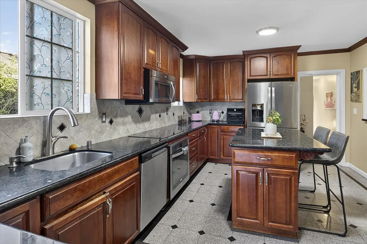 3 bed, 1500 sqft, $4,000 — Photo 2