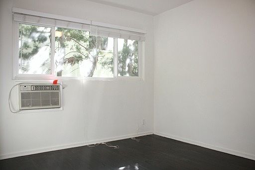 5th image of 4454 W 2nd St APT 3
