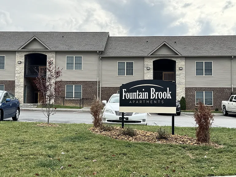 Fountain Brook Apartments — Photo 9