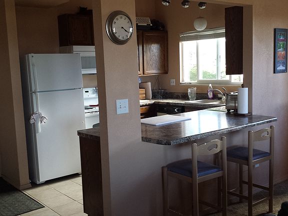 Pass-thru w/ snack bar