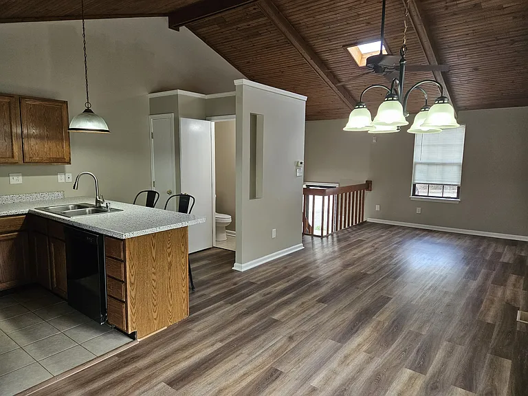 842 Spring Meadows Dr — Photo 3