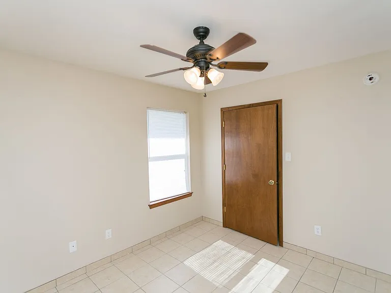 16131 Rolling Meadows Dr — Photo 20