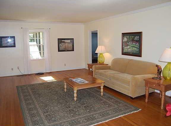 4th image of 1833 Auburndale Ave