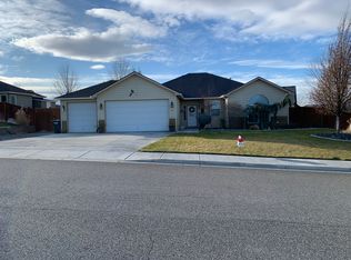 501 Pinnacle Dr, West Richland, WA 99353