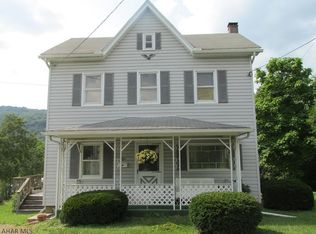 201 Coolidge Ave, Roaring Spring, PA 16673
