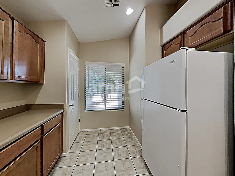 414 S 114th Ave — Photo 4