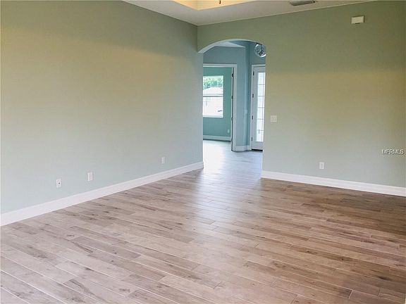 5th image of 370 Baytree Dr