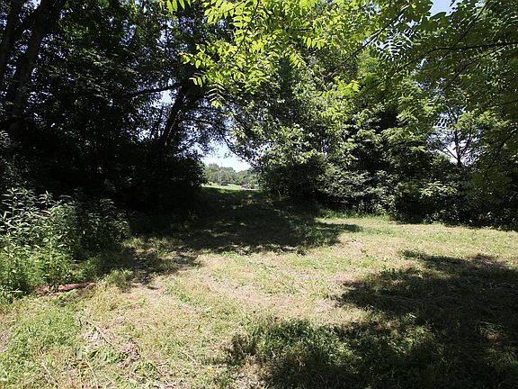 3rd image of 7531 Lakeview Dr