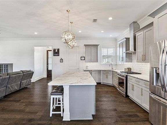 4th image of 3905 Dominique Dr