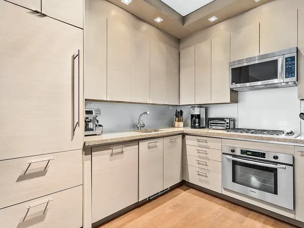 1600 Broadway image 3 of 8