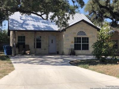 716 Houston, Pleasanton, TX, 78064