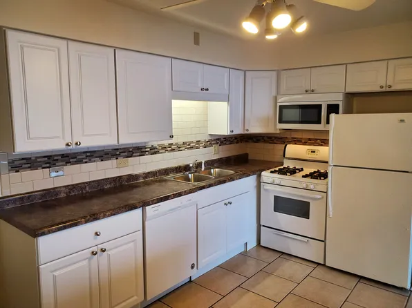 713 Lake St #2, Antioch, IL 60002