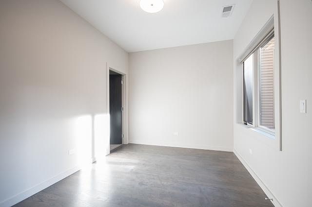 2nd image of 2742 N Lincoln Ave #3R