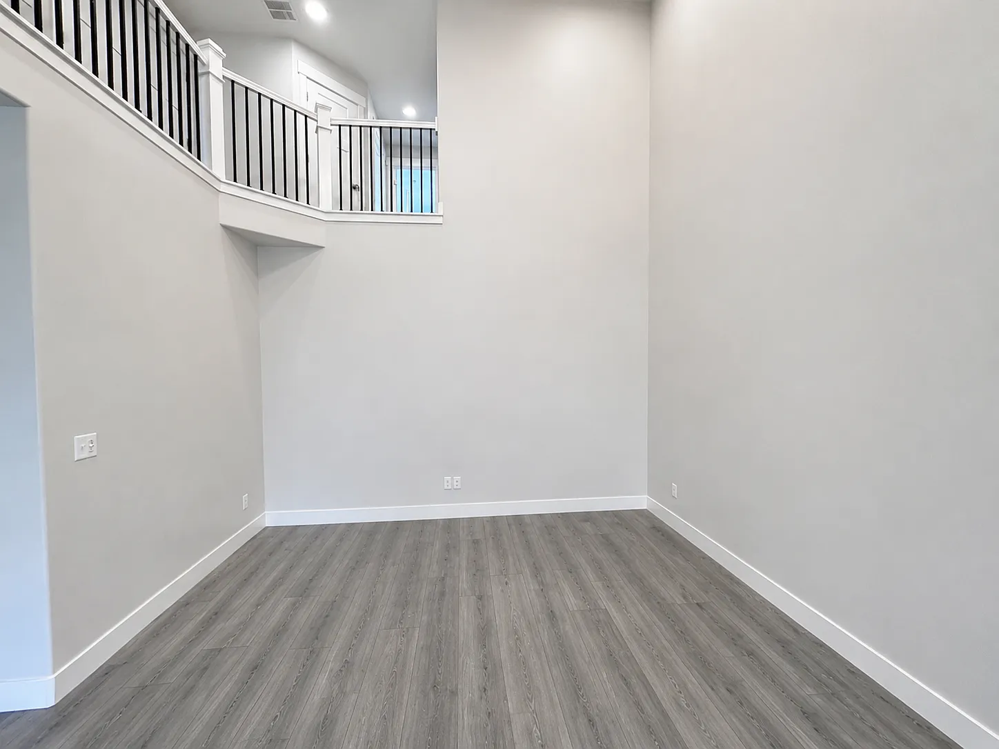 3 bed, 2.5 bath, 2420 sqft, $2,199 — Photo 4