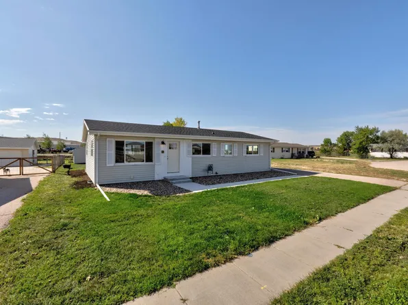 325 Mule Deer Trl, Box Elder, SD 57719