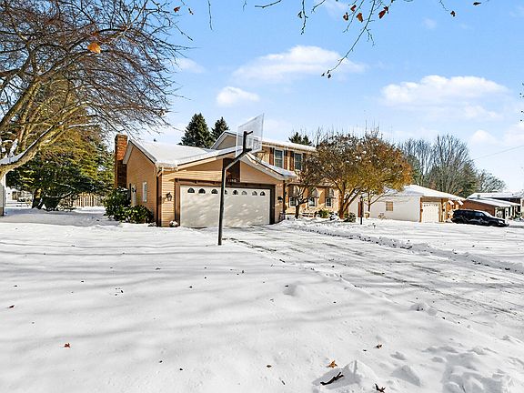 3rd image of 2260 Elmridge Dr NW