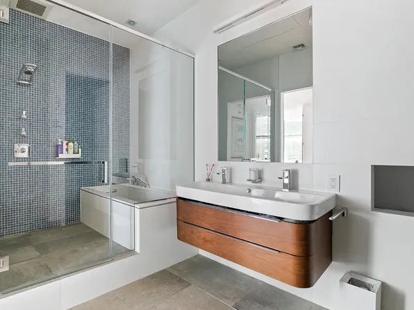 105 East 16th Street image 13 of 16