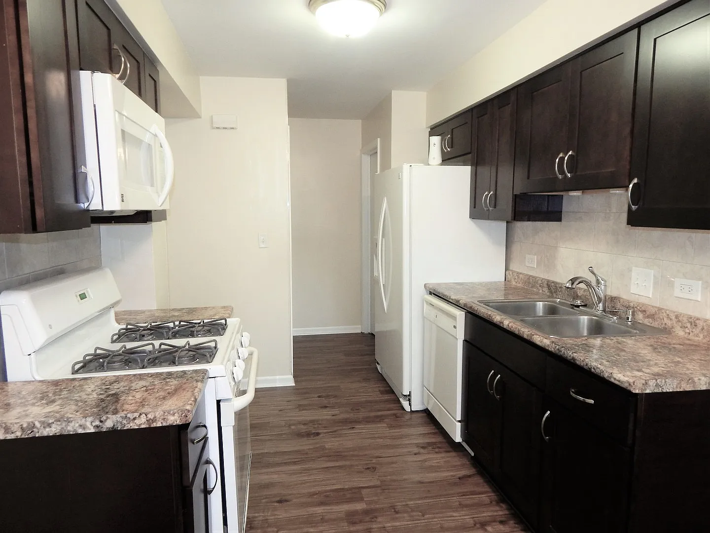 2 bed, 1.5 bath, 1392 sqft, $2,400 — Photo 2