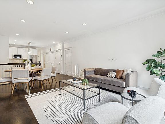 5th image of 2717 N Wilton Ave APT 1N