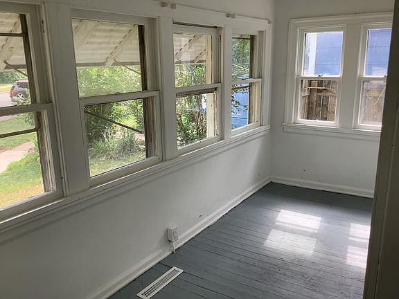 4th image of 1227 S 36th St