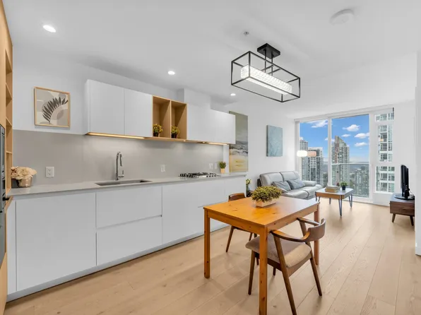 6000 McKay Ave #3303, Burnaby, BC V5H 0K2