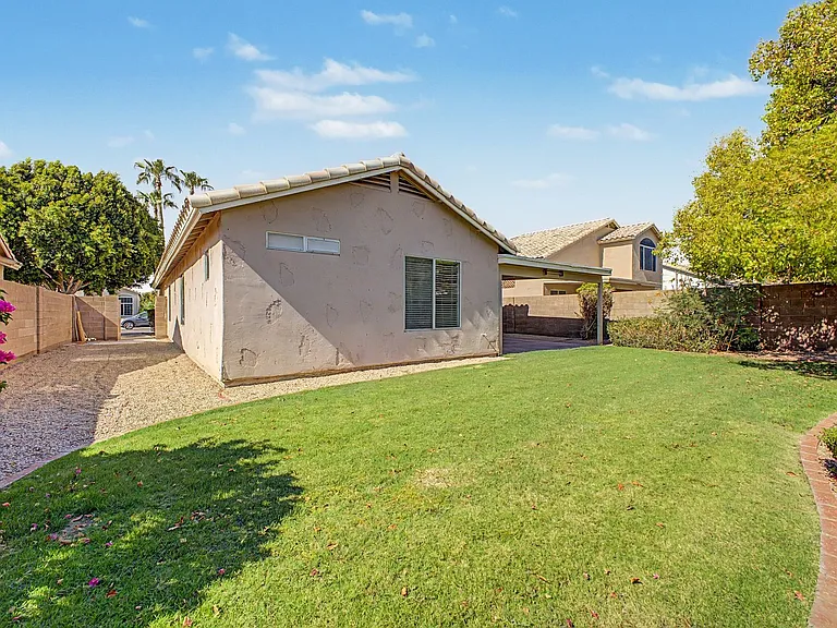 7435 W Louise Dr — Photo 27