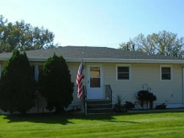 1403 Sunset Dr NW, Mandan, ND 58554