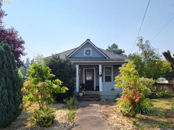 305 S 3rd St, Cottage Grove, OR 97424