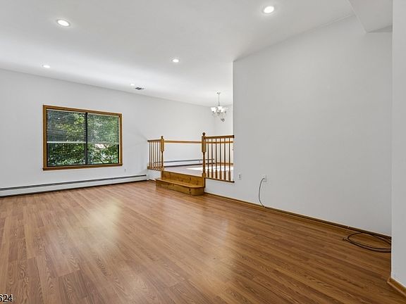 4th image of 8 Faesch Ct