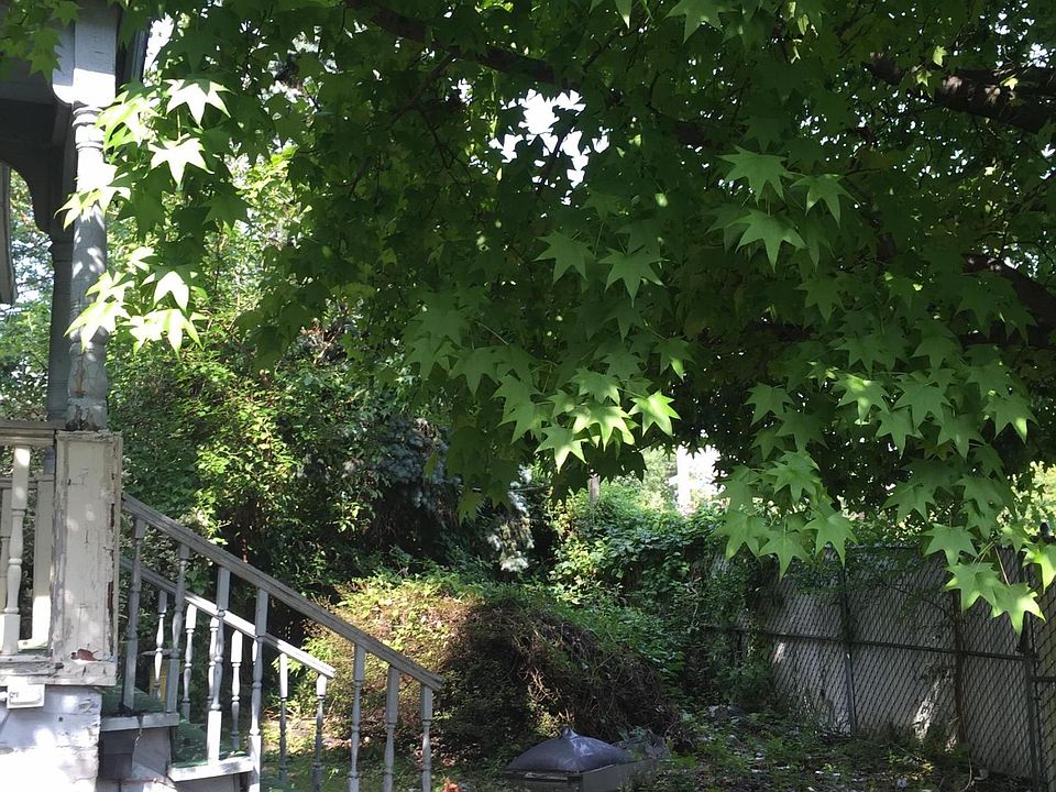 2nd image of 2150 Richmond Ter