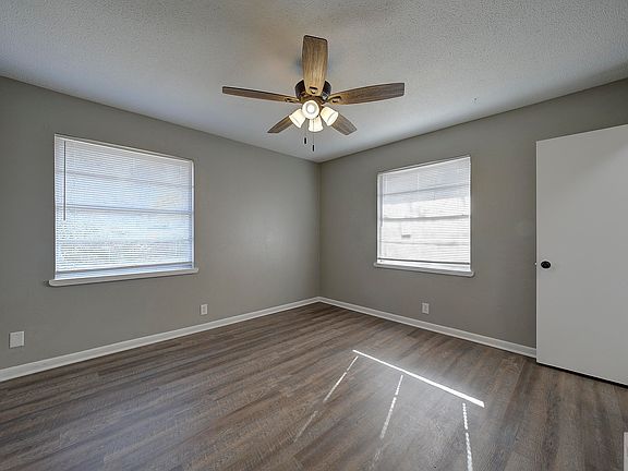 5th image of 220 Piney St