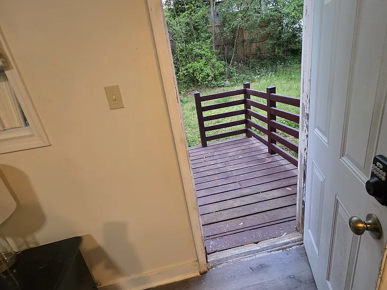 2886 Randall St #4 — Photo 15