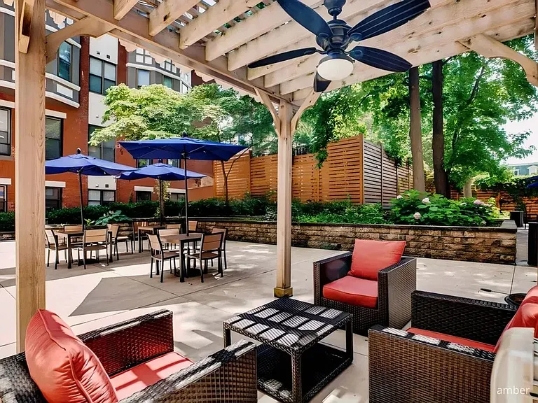 Carriage House — Photo 10