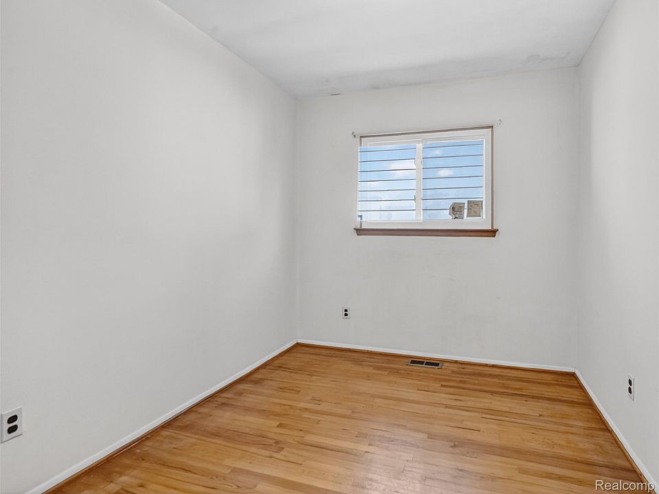 14548 Euclid Ave, photo 10
