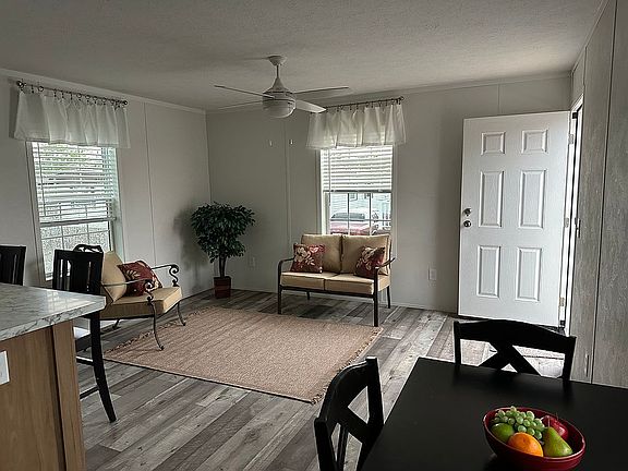 3rd image of 46 Shamrock Dr