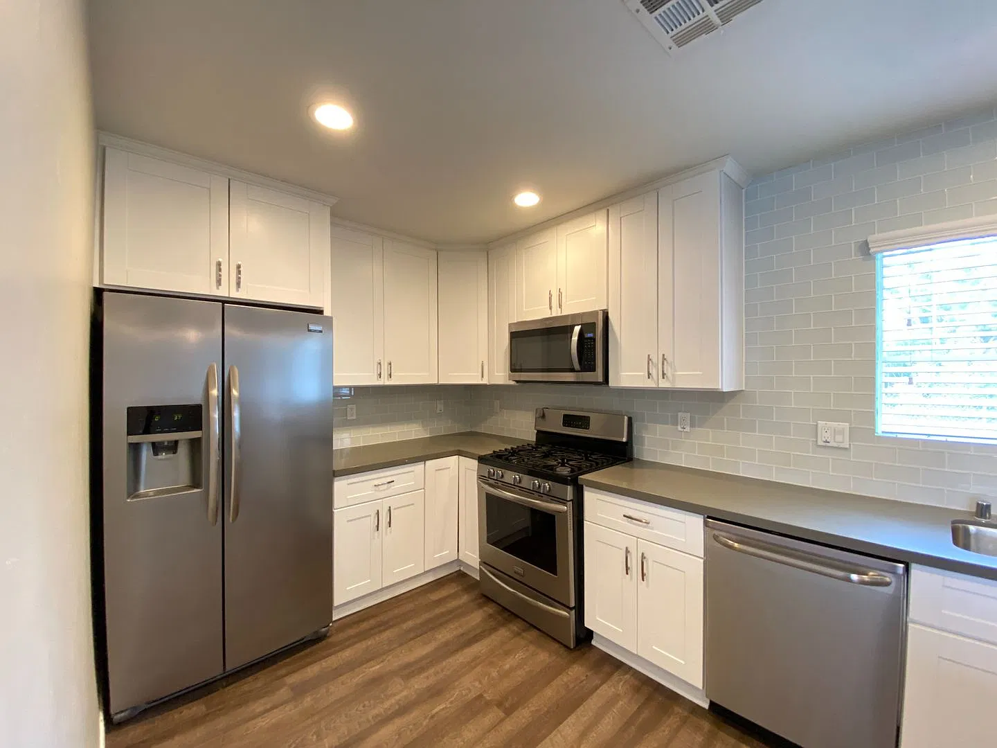 5BD/2BA, Private Yard, Close to Campus!! — Photo 3