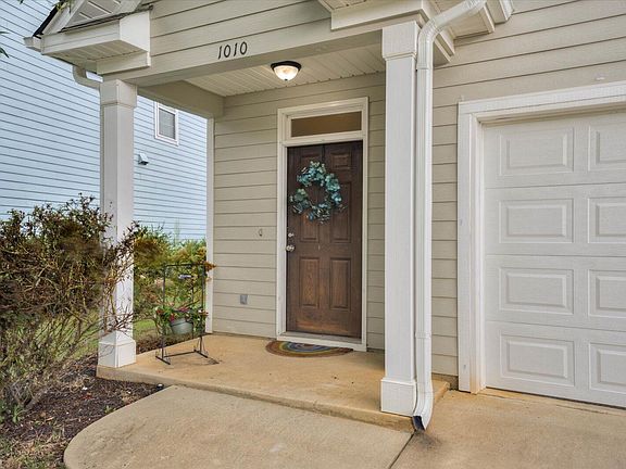 3rd image of 1010 Glenhaven Drive