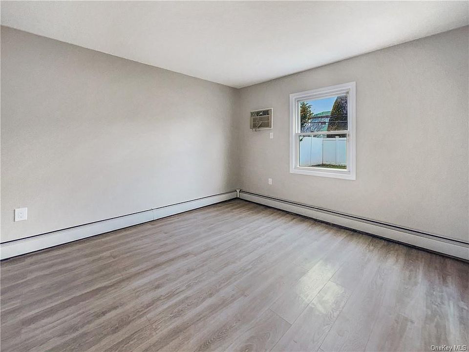 95 Saddle Ln Levittown, NY, 11756 Apartments for Rent Zillow